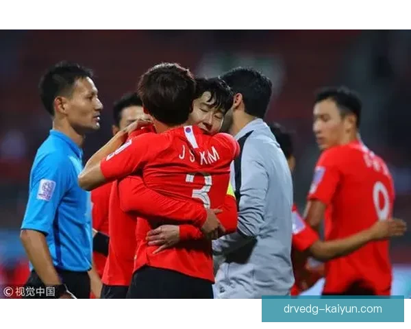 东亚杯最佳射手荣获金靴，展现出色球技备受关注