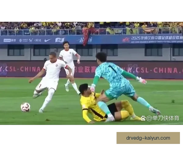 中超保级大战进入白热化阶段，球队表现走势清晰，争夺形势愈发复杂。